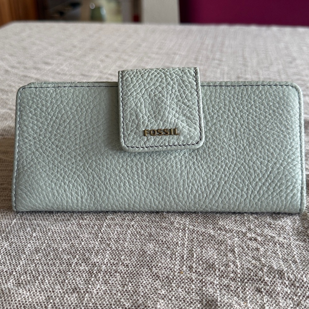 Fossil Pebbled Leather Wallet in Light Sage